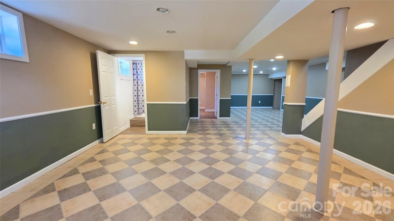 1627 Greenville Hw, Hendersonville, NC 28792
