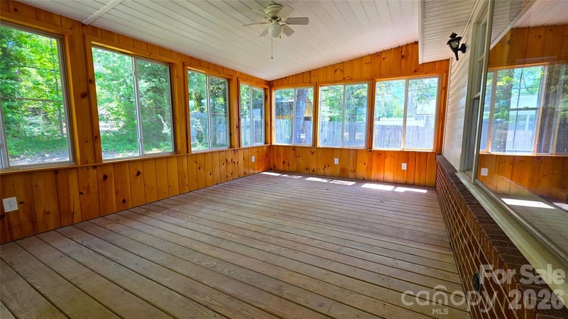 1627 Greenville Hw, Hendersonville, NC 28792