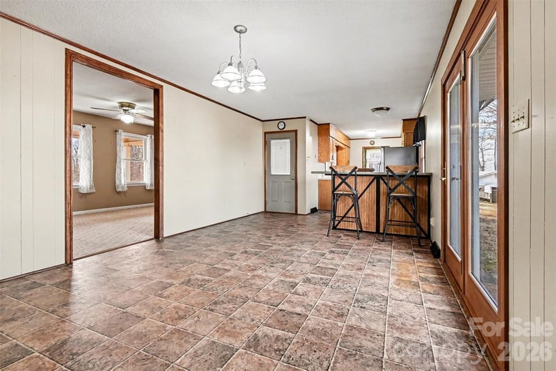 238 Lakeview Dr, Blacksburg, SC 29702