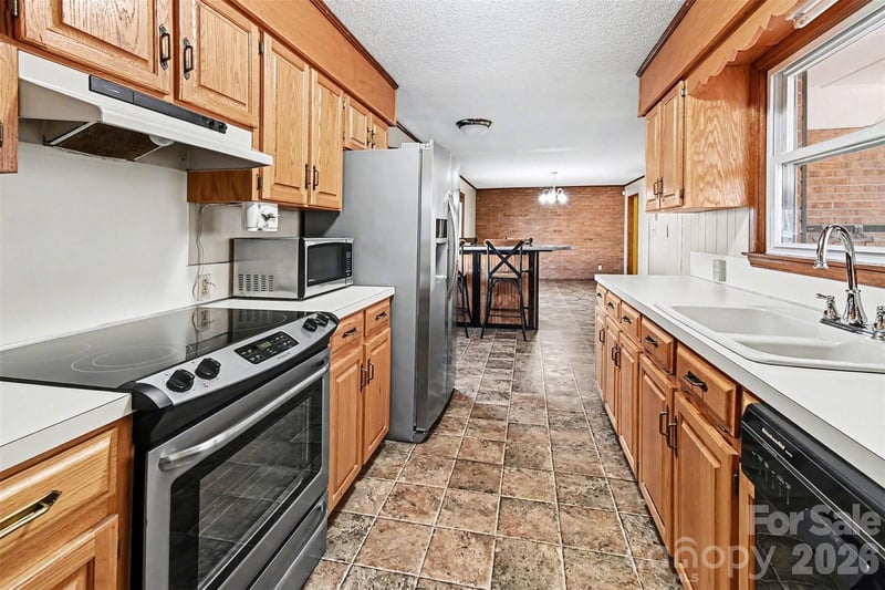 238 Lakeview Dr, Blacksburg, SC 29702