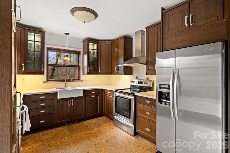 45 Crescent Dr, Hendersonville, NC 28739