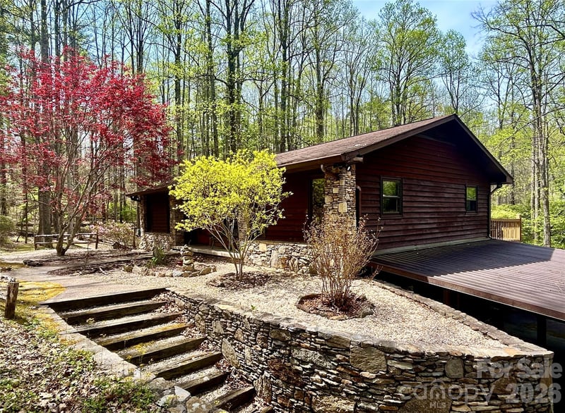 45 Crescent Dr, Hendersonville, NC 28739
