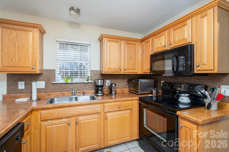 104 Lakewood Dr, Kings Mountain, NC 28086
