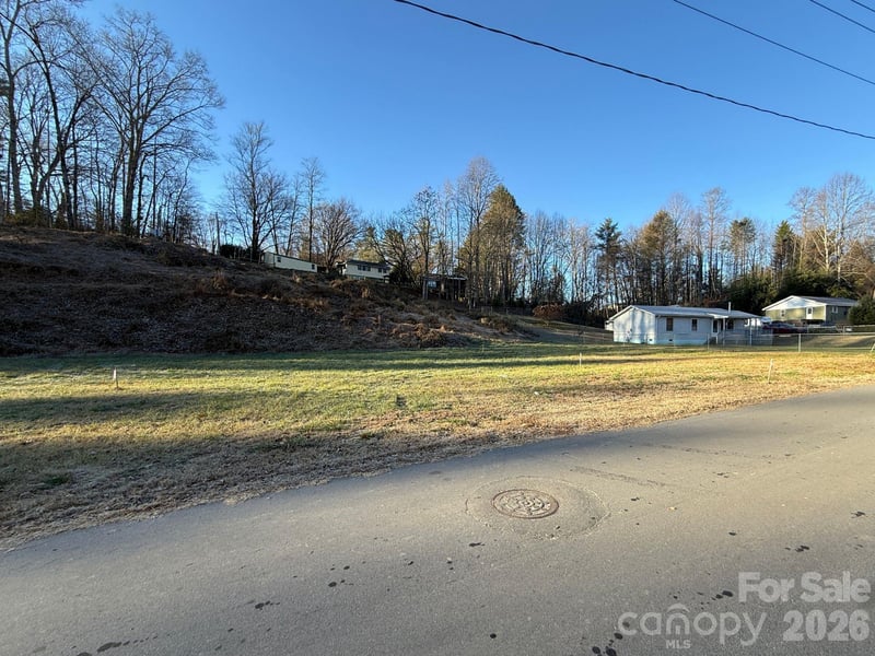 000 Whitmire St, Brevard, NC 28712