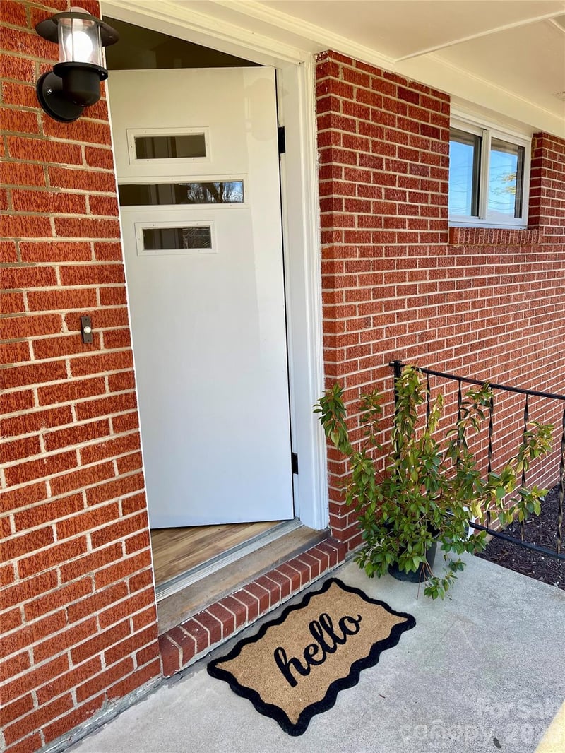 19 Browndale Rd, Asheville, NC 28805