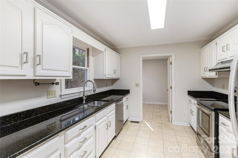 55 English Ivy Ln, Zirconia, NC 28790
