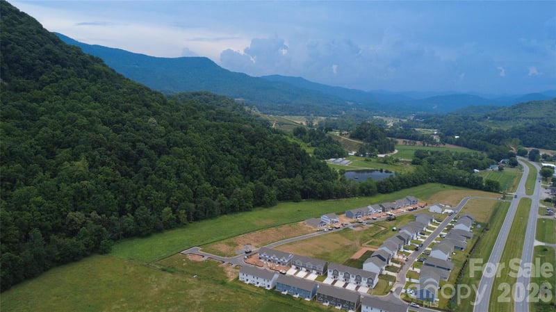 96 Creekwalk Ln, Waynesville, NC 28785