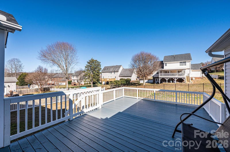 2576 Rolling Ridge Dr, Hickory, NC 28602