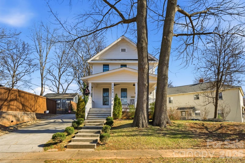 1700 Westbrook Dr, Charlotte, NC 28208