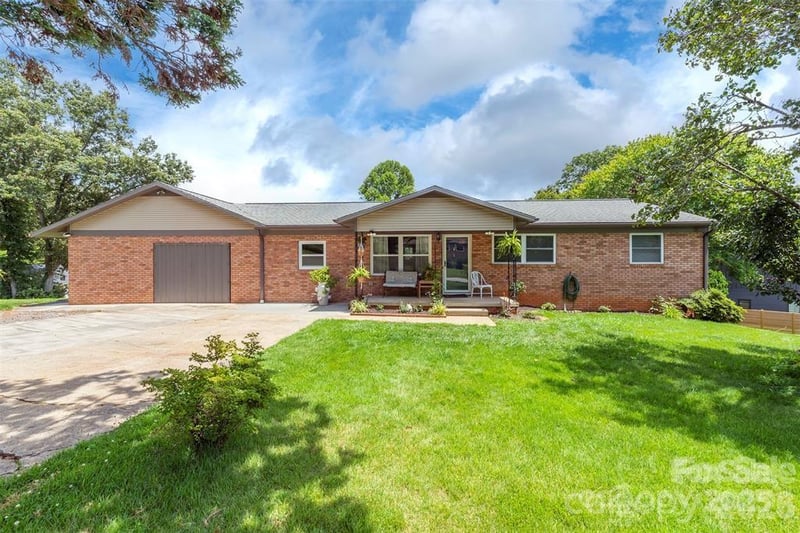 39 Pershing Rd, Asheville, NC 28805