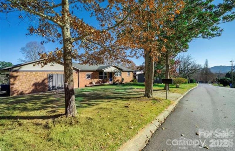 39 Pershing Rd, Asheville, NC 28805