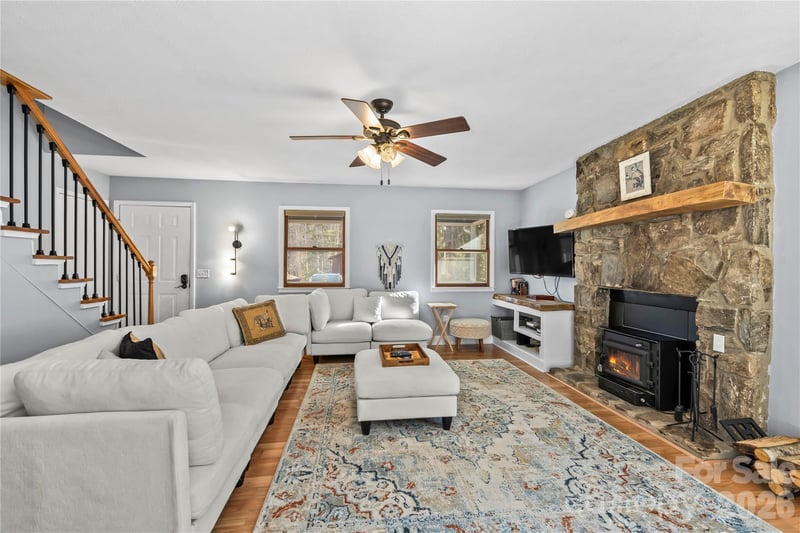 52 Treanors Pl, Maggie Valley, NC 28751