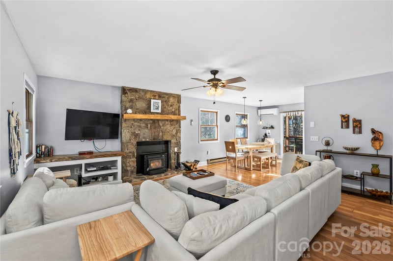 52 Treanors Pl, Maggie Valley, NC 28751