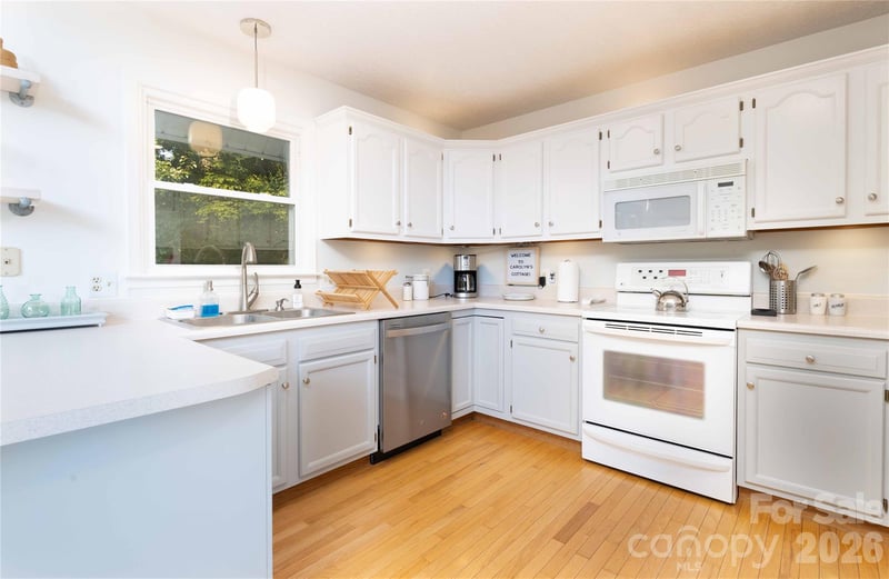 348 Dandelion Ln, Burnsville, NC 28714