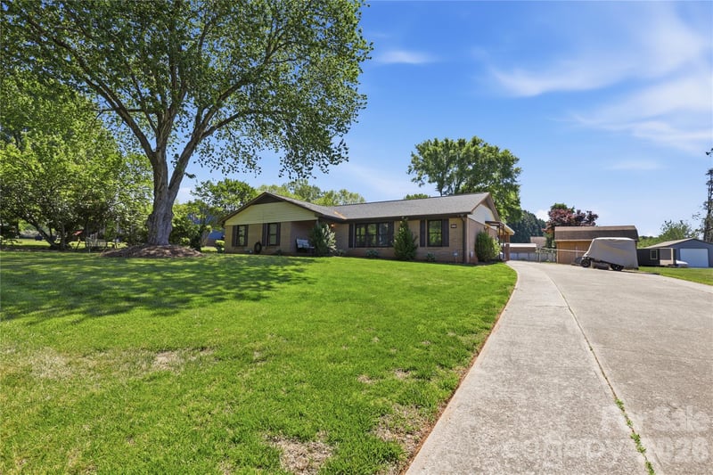 125 Southwood Park Rd, Mooresville, NC 28117