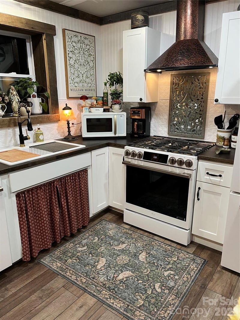 1029 Jacks Creek Rd, Burnsville, NC 28714