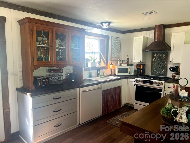 1029 Jacks Creek Rd, Burnsville, NC 28714