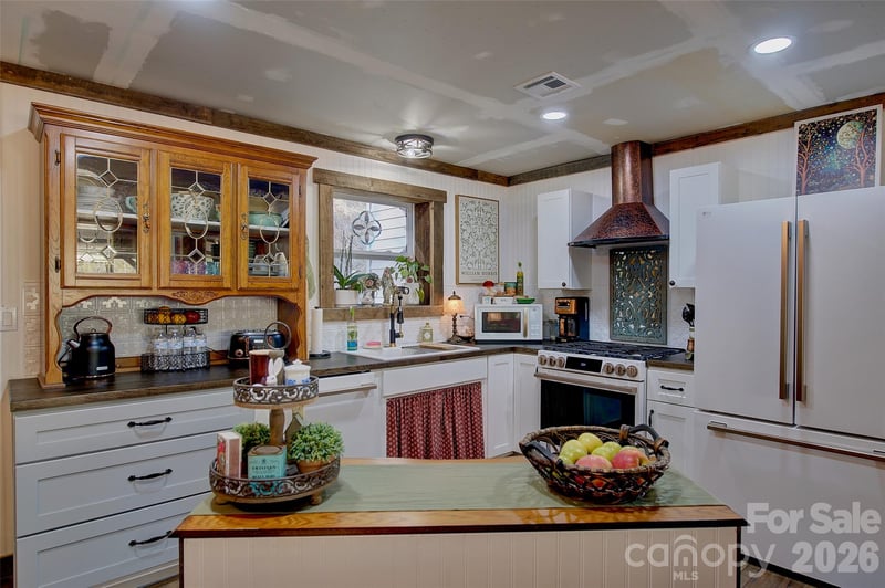 1029 Jacks Creek Rd, Burnsville, NC 28714