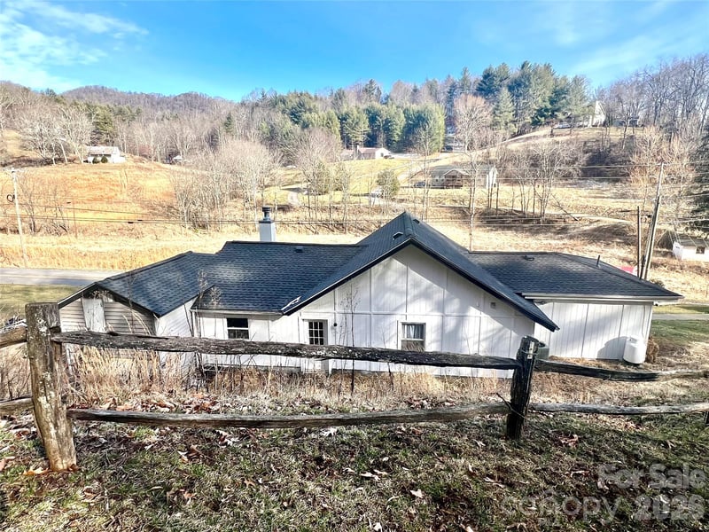 1029 Jacks Creek Rd, Burnsville, NC 28714