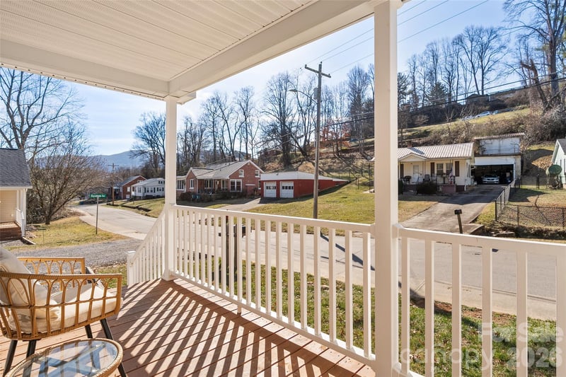 5 Carolinda Ln, Waynesville, NC 28786