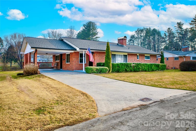 112 Allison Rd, Brevard, NC 28712