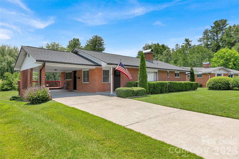 112 Allison Rd, Brevard, NC 28712