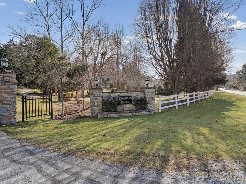 220 Jonathan Creek Dr, Etowah, NC 28729