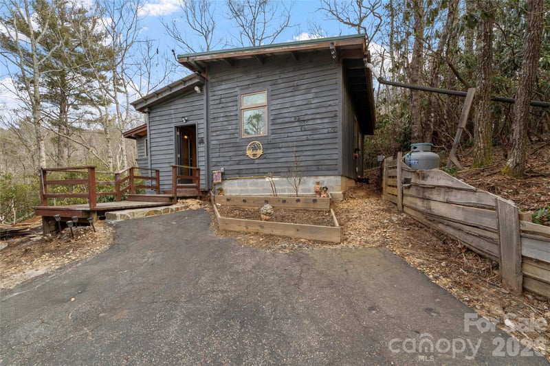 141 Overlook Dr #30, Spruce Pine, NC 28777