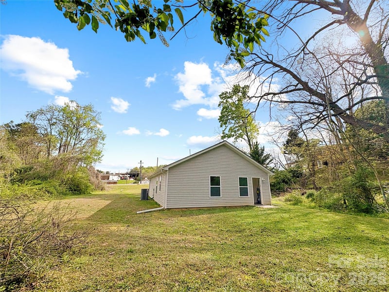 1096 12th Ave, Hickory, NC 28601