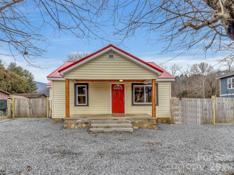 106 Long St, Waynesville, NC 28786