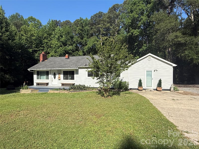 2033 Puetts Chapel Rd, Bessemer City, NC 28016
