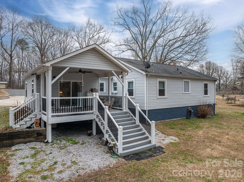 2033 Puetts Chapel Rd, Bessemer City, NC 28016