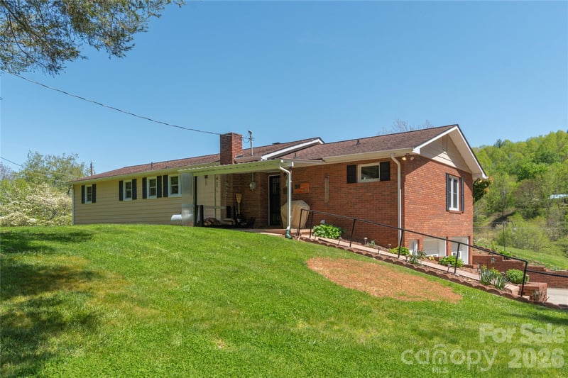 96 Tower Ln, Waynesville, NC 28786