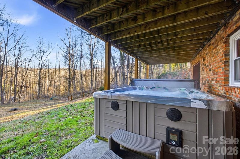34 Greenbriar Rd, Black Mountain, NC 28711