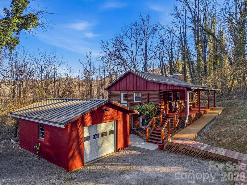 34 Greenbriar Rd, Black Mountain, NC 28711