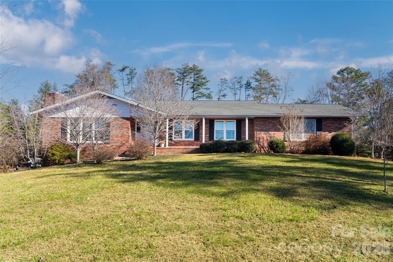 15 Lackey Ln, Asheville, NC 28804