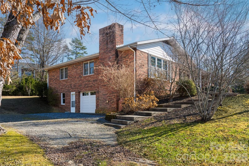 15 Lackey Ln, Asheville, NC 28804