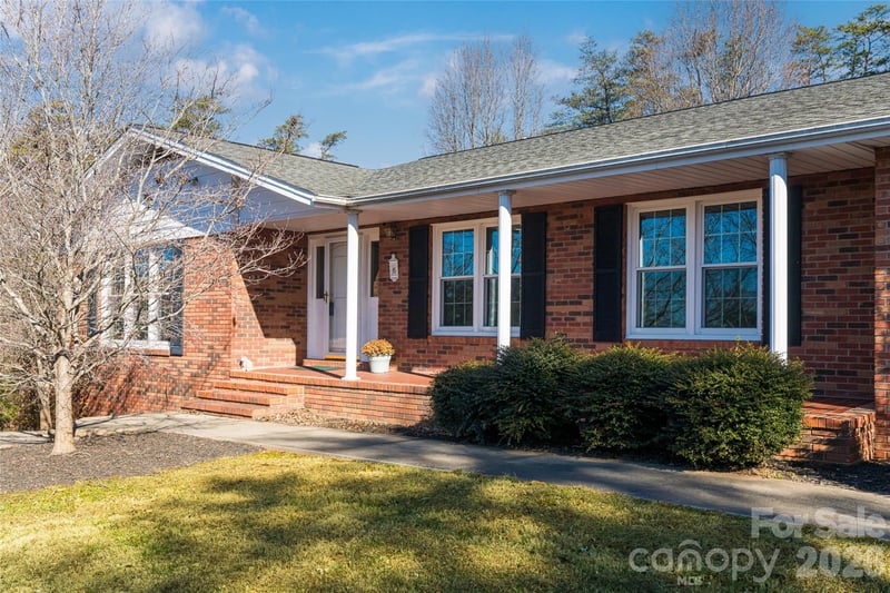 15 Lackey Ln, Asheville, NC 28804