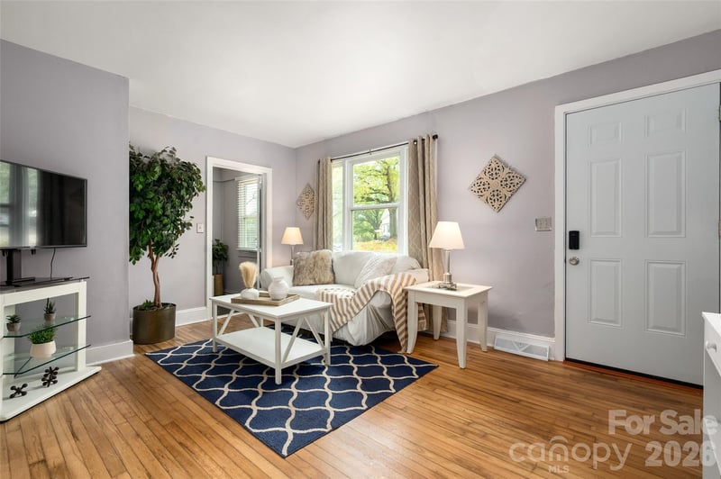 2516 Columbus Cir, Charlotte, NC 28208