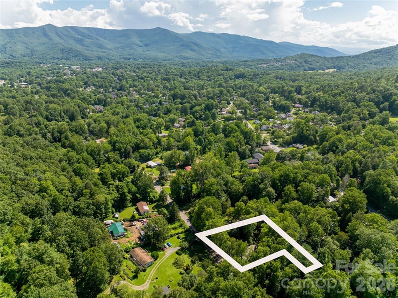 321 Flat Creek Rd, Black Mountain, NC 28711