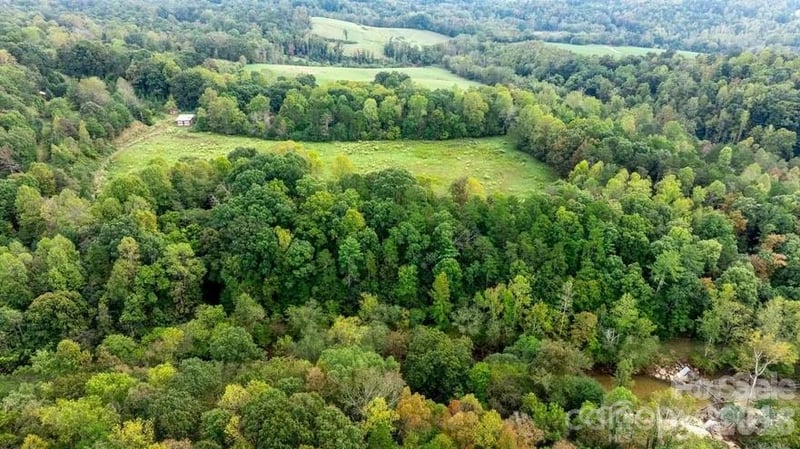 2295 1st St, Hickory, NC 28602