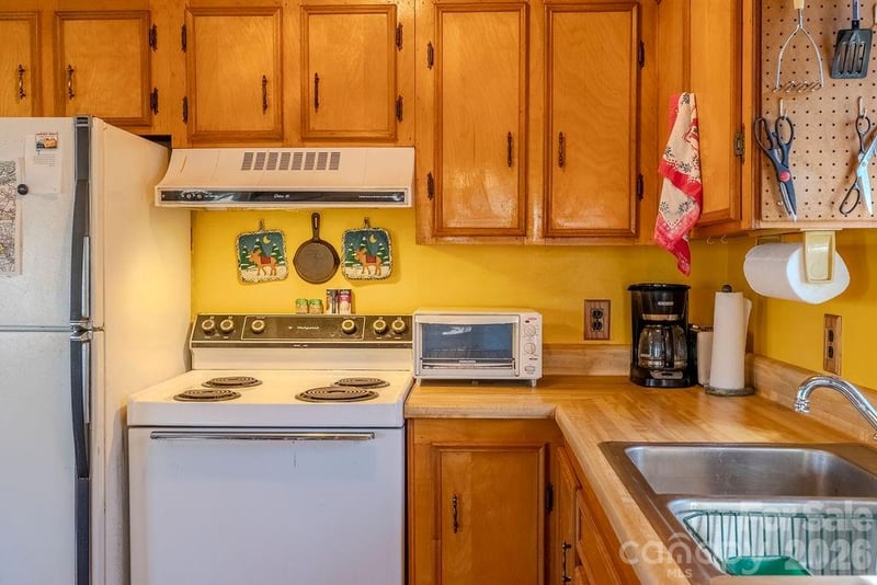 465 Enchanted Forest Dr, Sylva, NC 28779