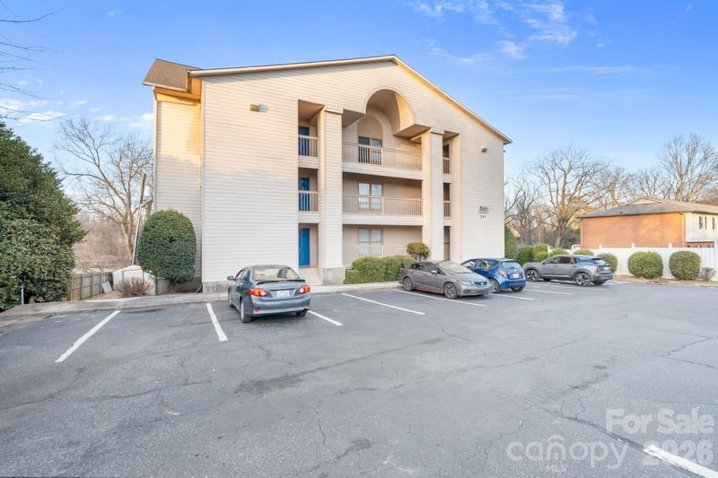 241 16th Ave, Hickory, NC 28601