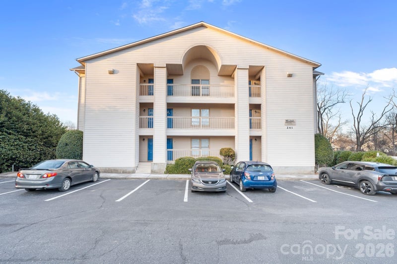 241 16th Ave, Hickory, NC 28601