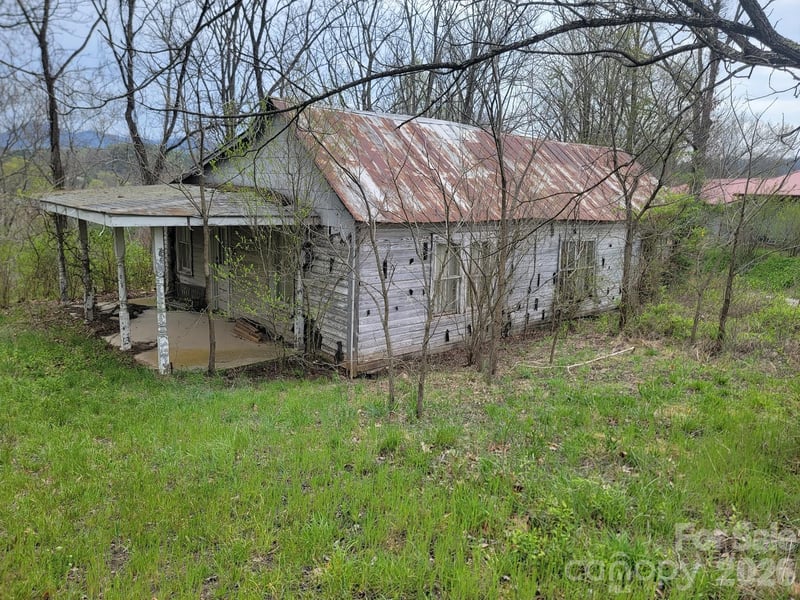 415 Pigeon Ford Rd, Canton, NC 28716