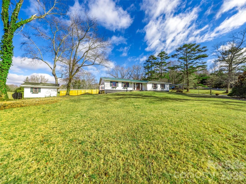 34 Southwicke Dr, Arden, NC 28704