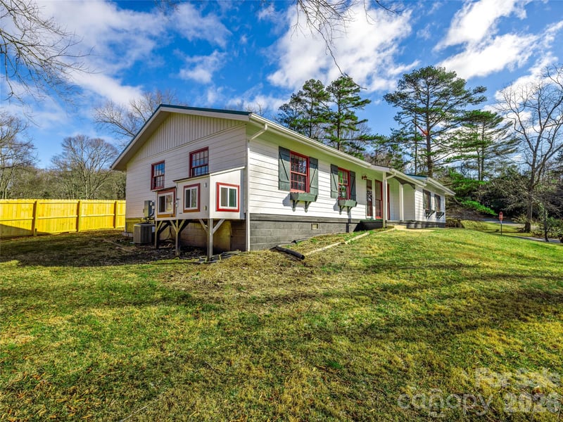 34 Southwicke Dr, Arden, NC 28704