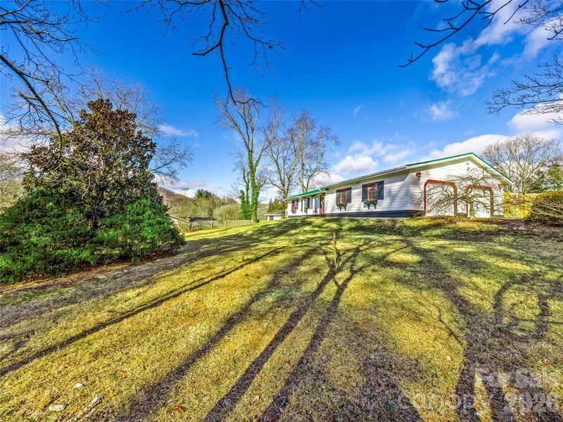34 Southwicke Dr, Arden, NC 28704