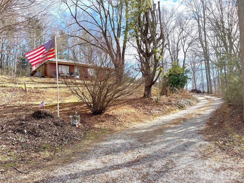 579 Lakey Gap Rd, Black Mountain, NC 28711