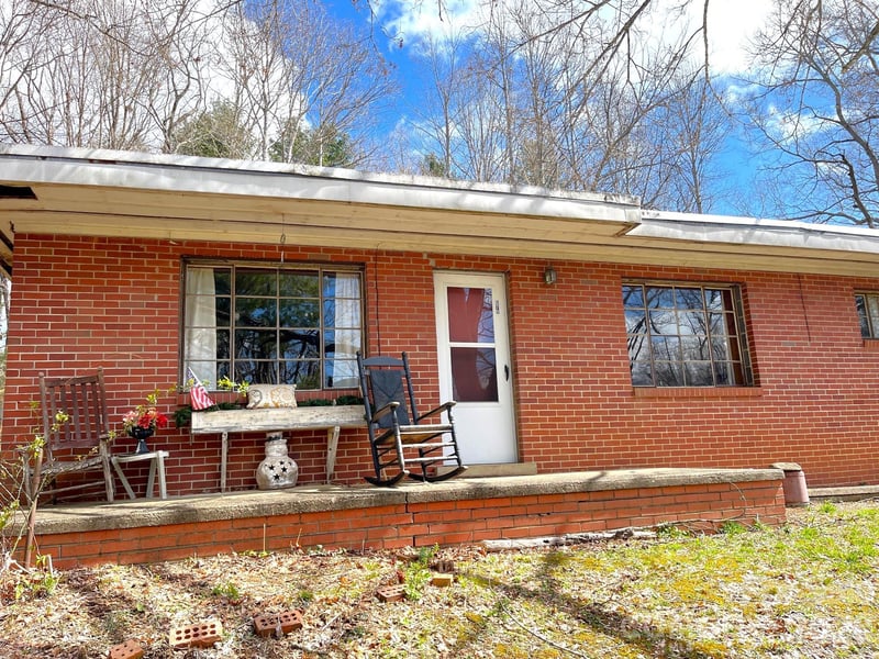 579 Lakey Gap Rd, Black Mountain, NC 28711